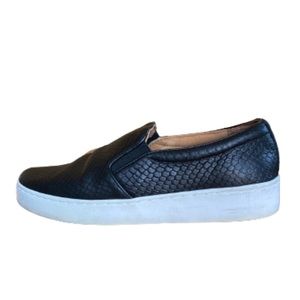 VIONIC Slip On Snake Print Leather Sneakers - 6